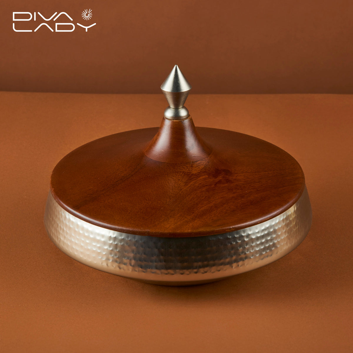 تمرية كبيرة Diva Lady