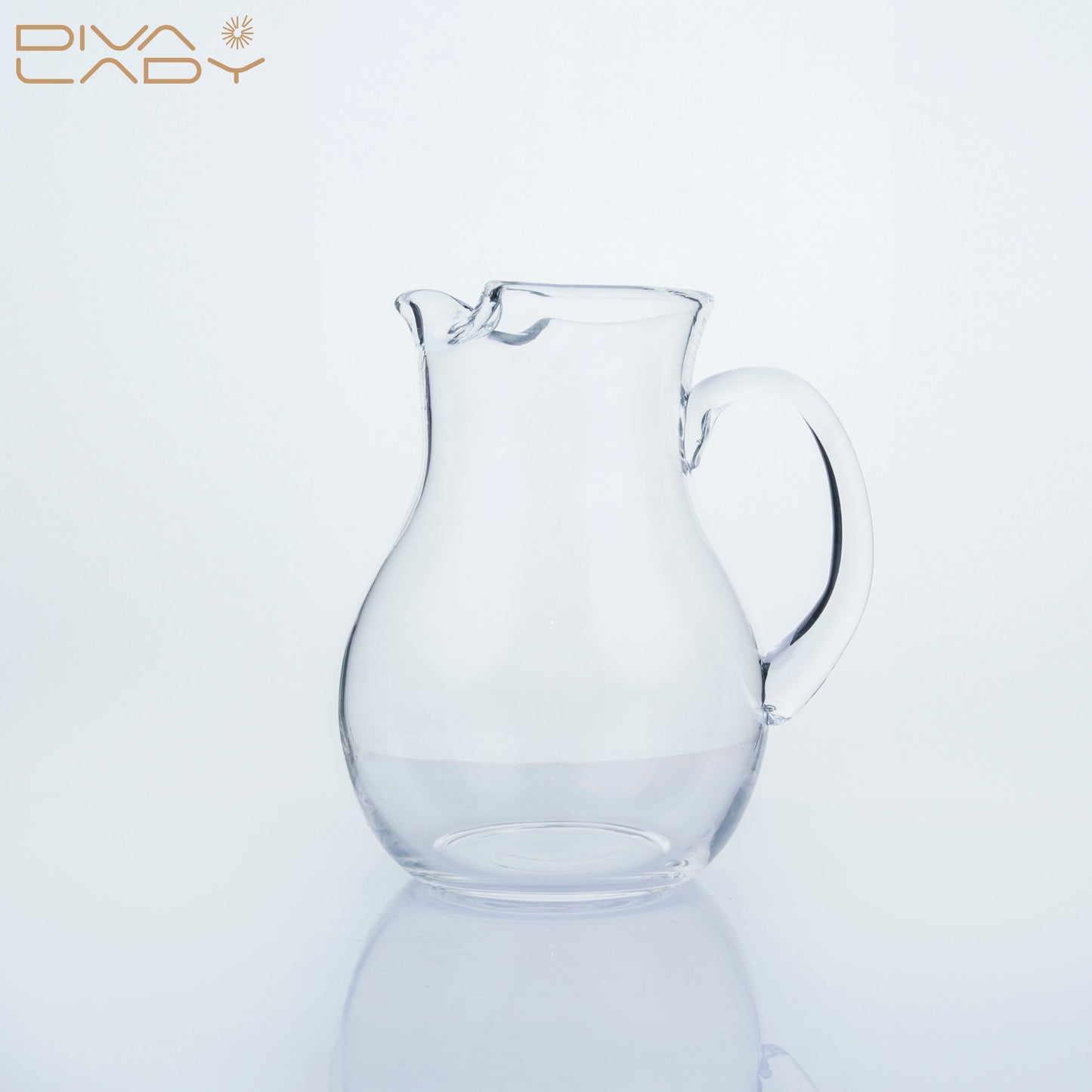 ابريق زجاج شفاف
