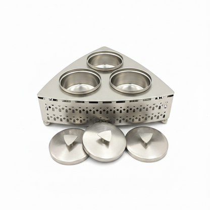 صينية مع تمرية ثلاثية معدنية بنقوش هندسية