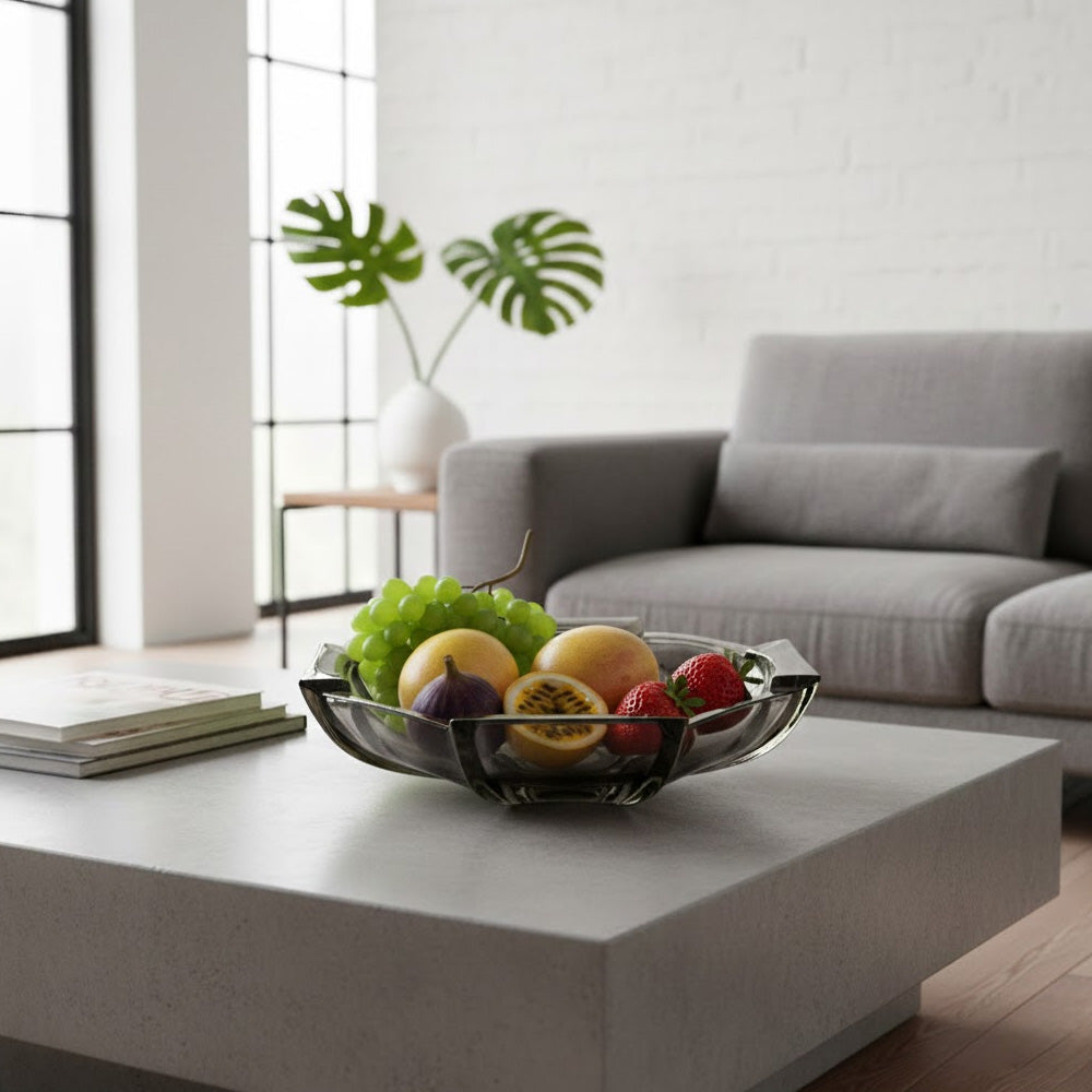 وعاء فواكه حديث من الكريستال على قاعدة