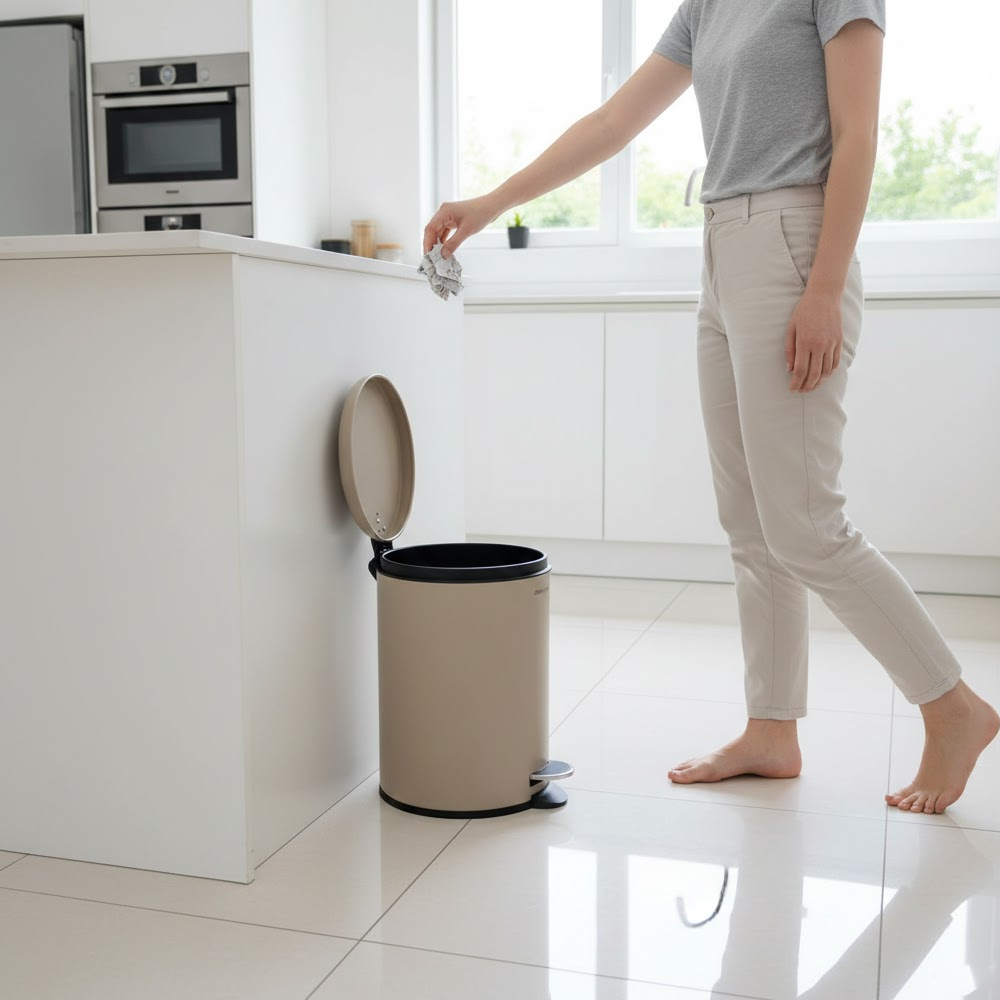 سلة مهملات بدواسة قدم