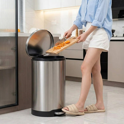 سلة مهملات سعة 40 لترًا