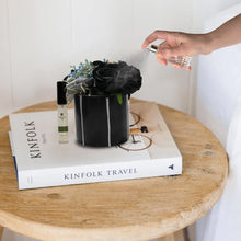 زهور الورد الصناعية مع سبراي