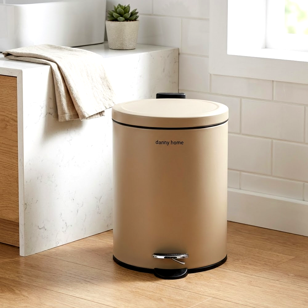 سلة مهملات بدواسة قدم