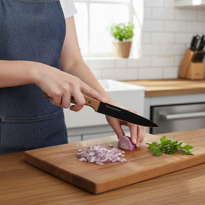 سكين بيد خشبية