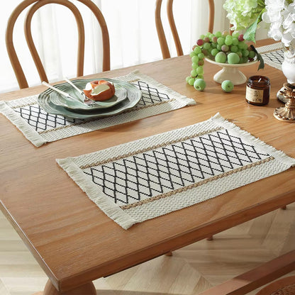 مفرش طاولة من الكتان العتيق