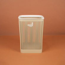 سلة مهملات مربع