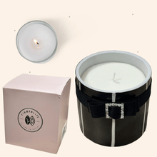 شمعة عطرية برائحة فاخرة