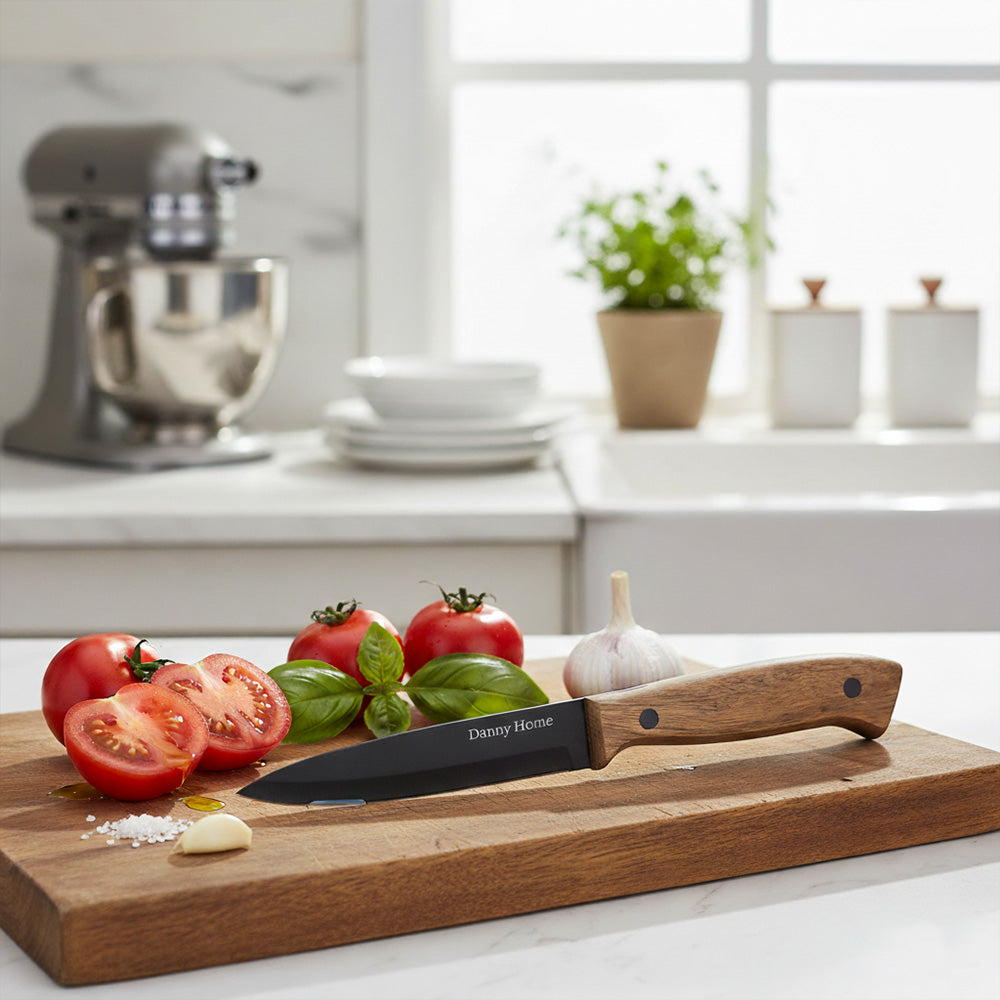 سكين بيد خشبية