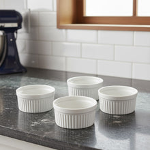 طبق كيك أبيض رامكين