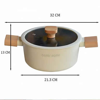 قدر طهي ومقابض خشبية