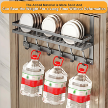 علاقة باب مع رف تخزين علوي