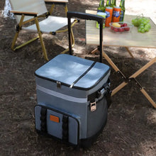 حقيبة مبرد بعجلات