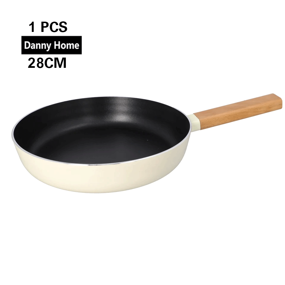 مقلاة طهي  غير لاصقة بمقبض خشبي