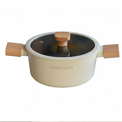 قدر طهي ومقابض خشبية