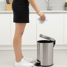 سلة مهملات معدنية مع دواسة