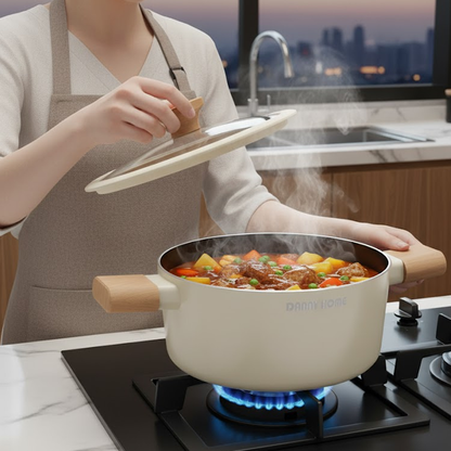 قدر طهي ومقابض خشبية