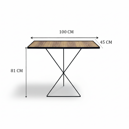 طاولة حديثة بتصميم معدني