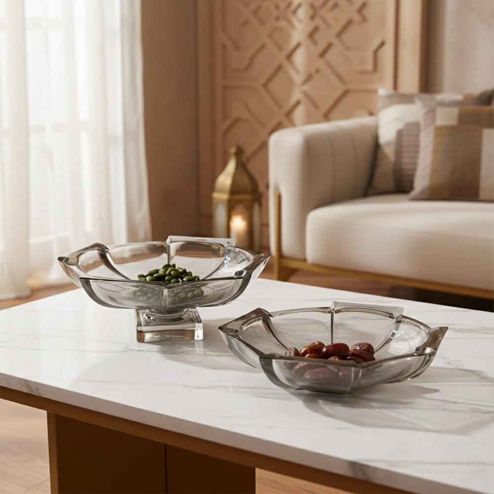 وعاء فواكه حديث من الكريستال على قاعدة