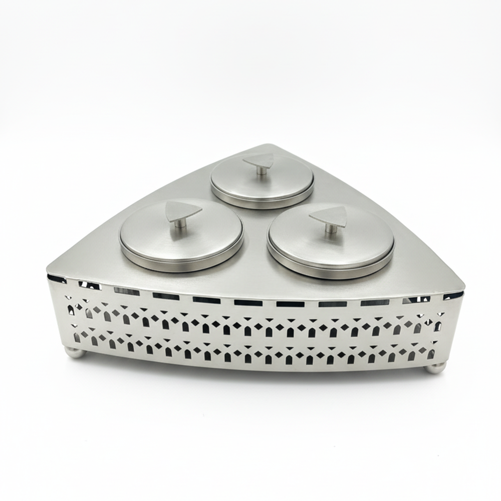 صينية مع تمرية ثلاثية معدنية بنقوش هندسية