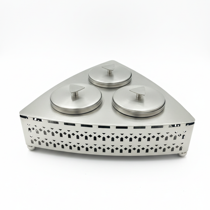 صينية مع تمرية ثلاثية معدنية بنقوش هندسية