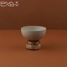 صحن تقديم قاعدة خشبية