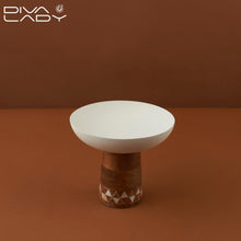 صحن تقديم قاعدة خشبية