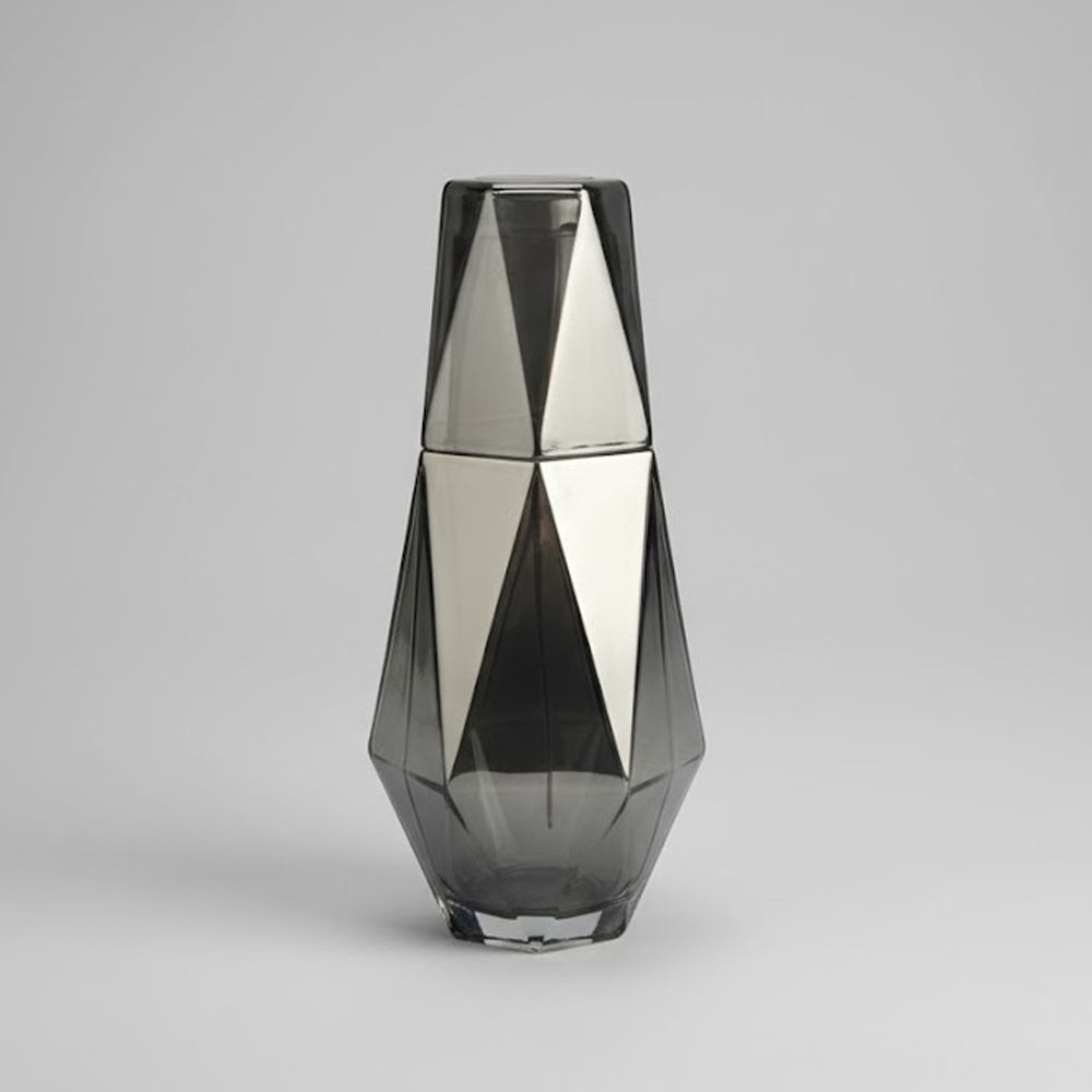 طقم قارورة وكوب زجاجي هندسي