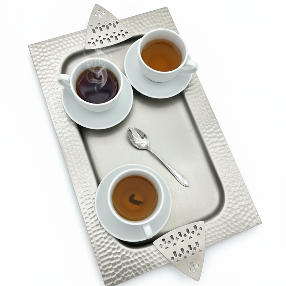 صينية معدنية فاخرة بنقوش هندسية