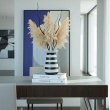 فازة السيراميك بخطوط هندسية