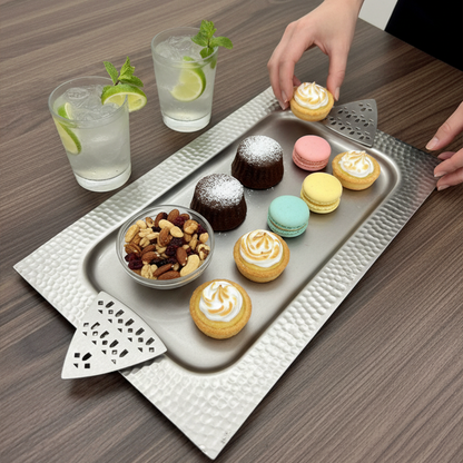 صينية معدنية فاخرة بنقوش هندسية