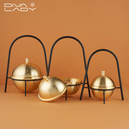 وعاء تمر مع الحامل