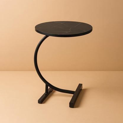 طاولة جانبية فاخرة بتصميم منحني عصري