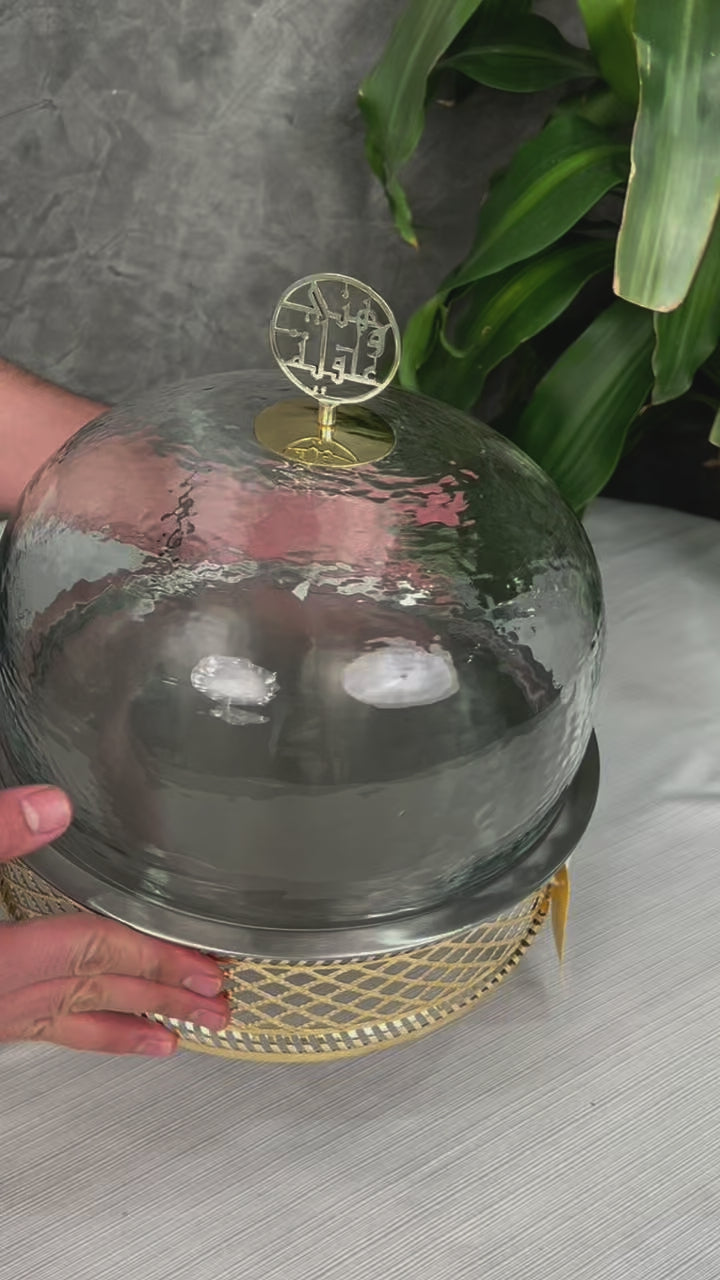 Round serving dish